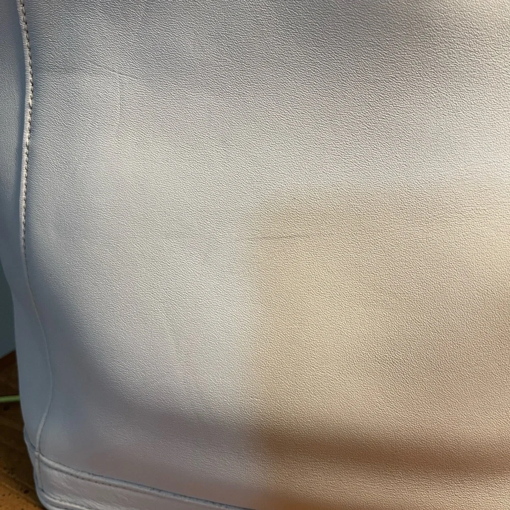 Coach Y2K Glovetanned CreamTote Bag with Gold Tag Accents - Picture 4 of 7